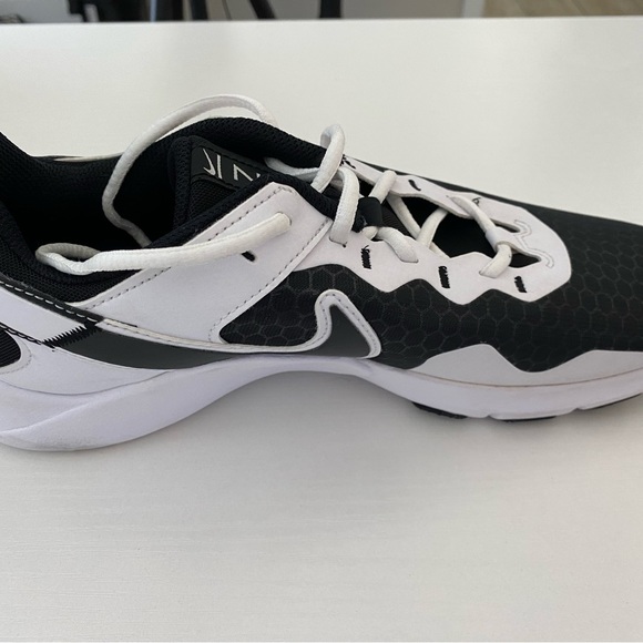 Nike Men’s Legend Essential 2 Training Shoes Athletic CQ 9356-015 Size 9.5 - Picture 3 of 8